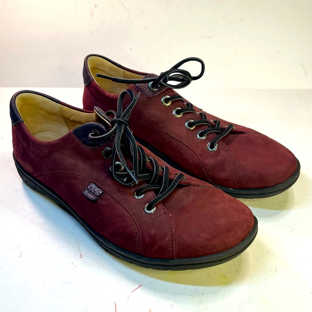 Women's Casual Burgundy Lace-Up Sneakers